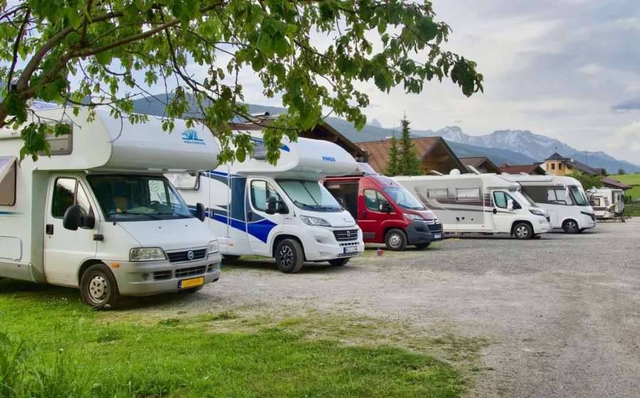 Wo darf man mit dem Wohnmobil in Deutschland parken? Regeln, Übernachten und mögliche Bußgelder